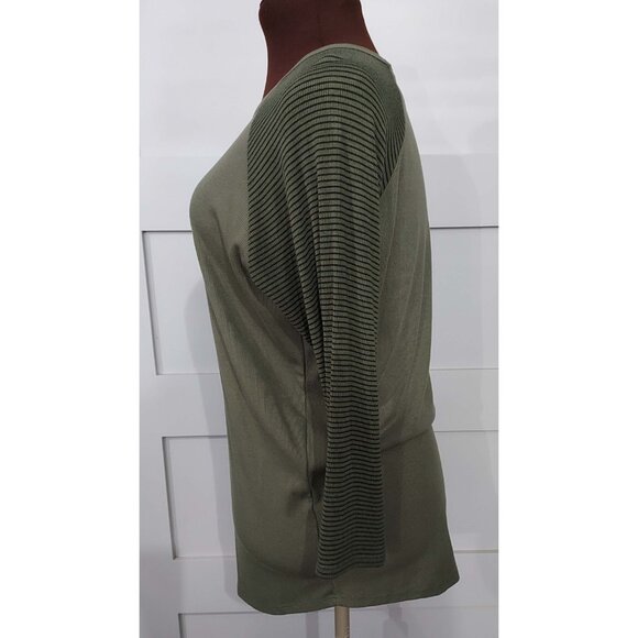 EUC LULAROE RANDY RAGLAN TEE OLIVE DRAB STRIPE SLEEVE SIZE LARGE - Picture 2 of 5
